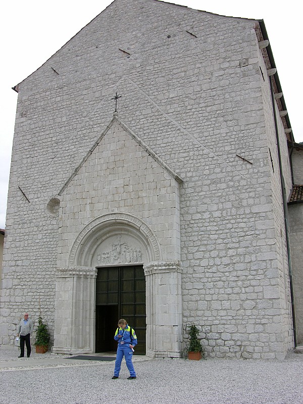 Foto 34 di 45