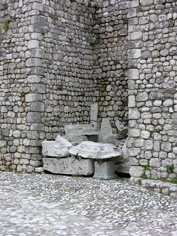Foto 35 di 45