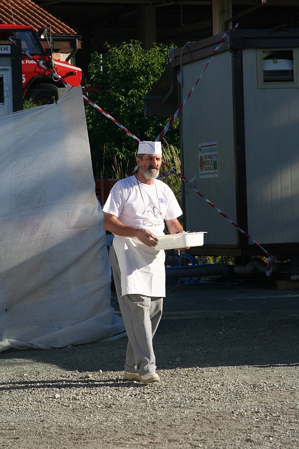 Foto 24 di 76
