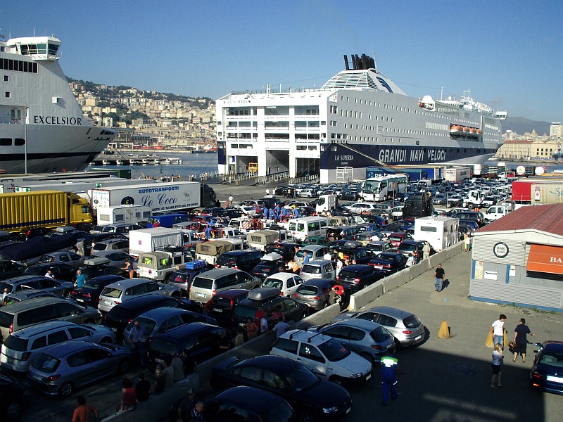 Foto 10 di 45