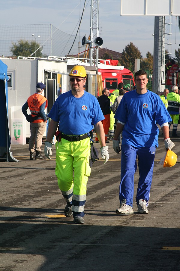 Foto 09 di 75