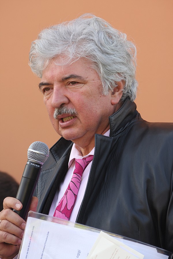 Foto 23 di 45