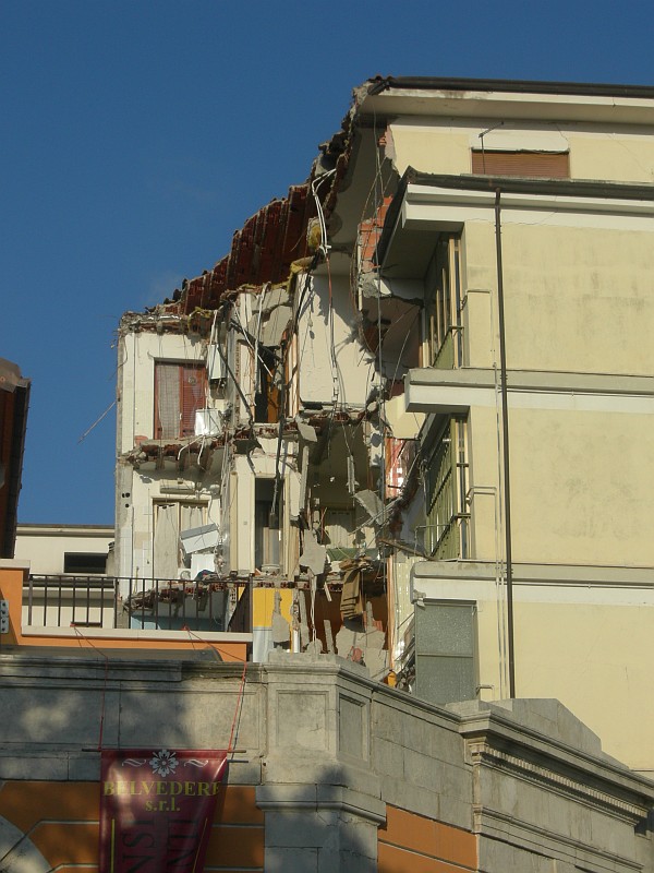 Foto 14 di 60