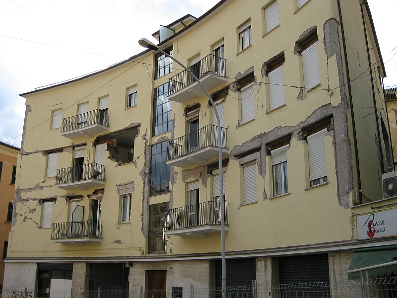 Foto 37 di 60