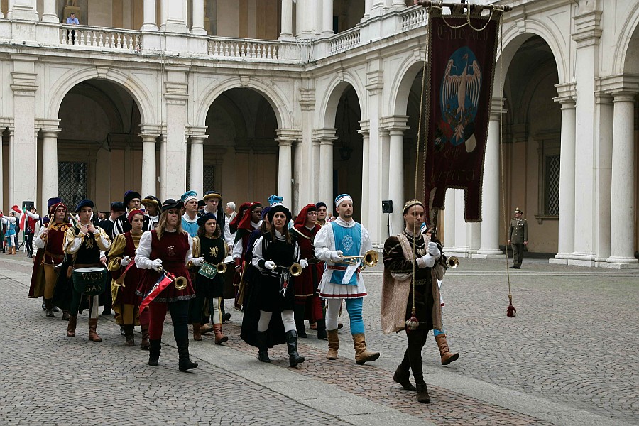 Foto 37 di 60