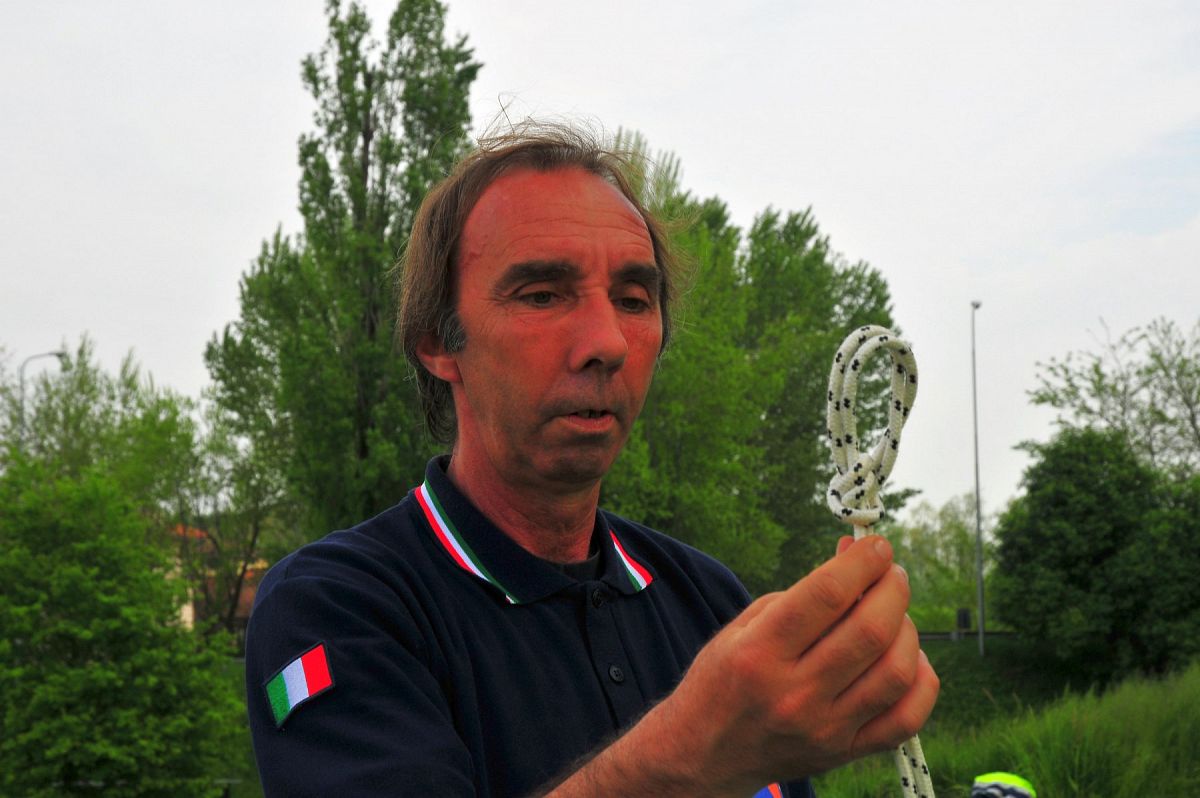 Foto 19 di 48