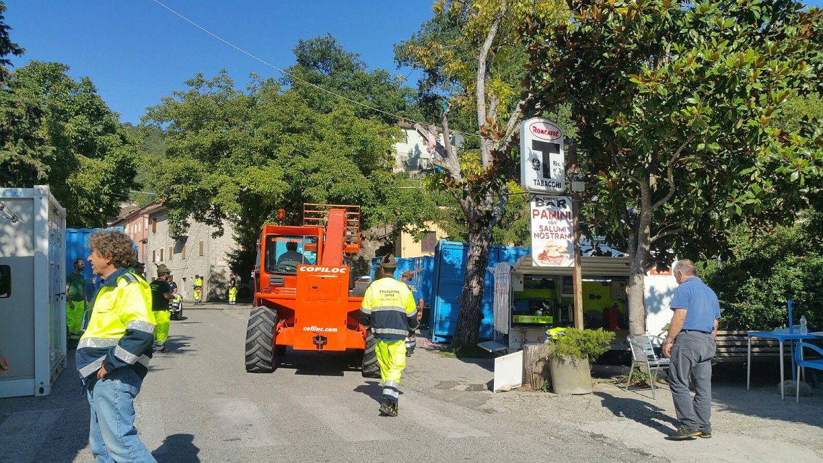 Foto 18 di 58