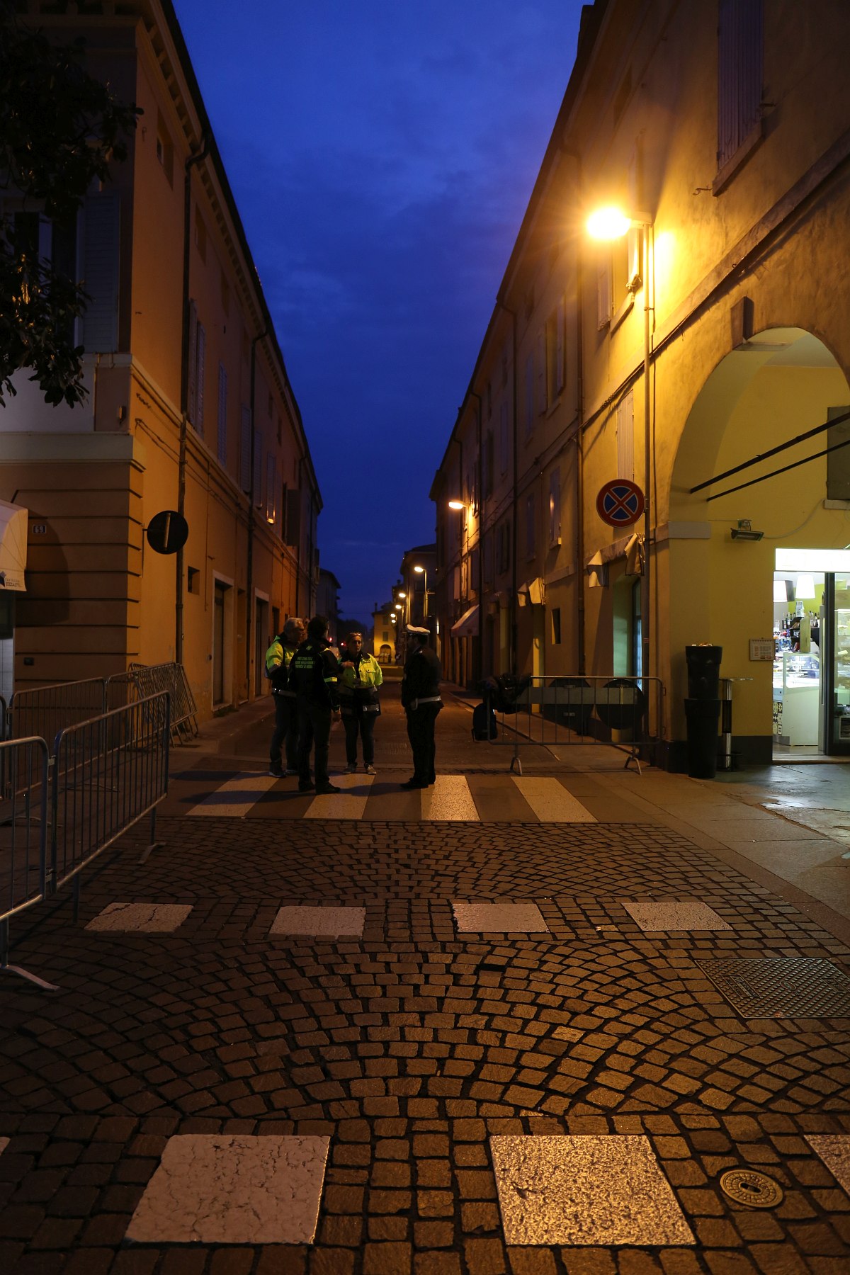 Foto 14 di 73